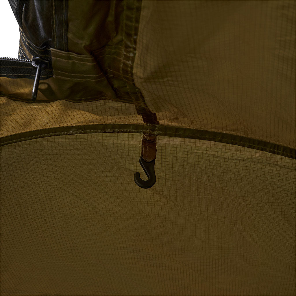 Tente tunnel Ares Pyrène 1,75 kg trois arceaux de 8,5 mm et triple ventilation