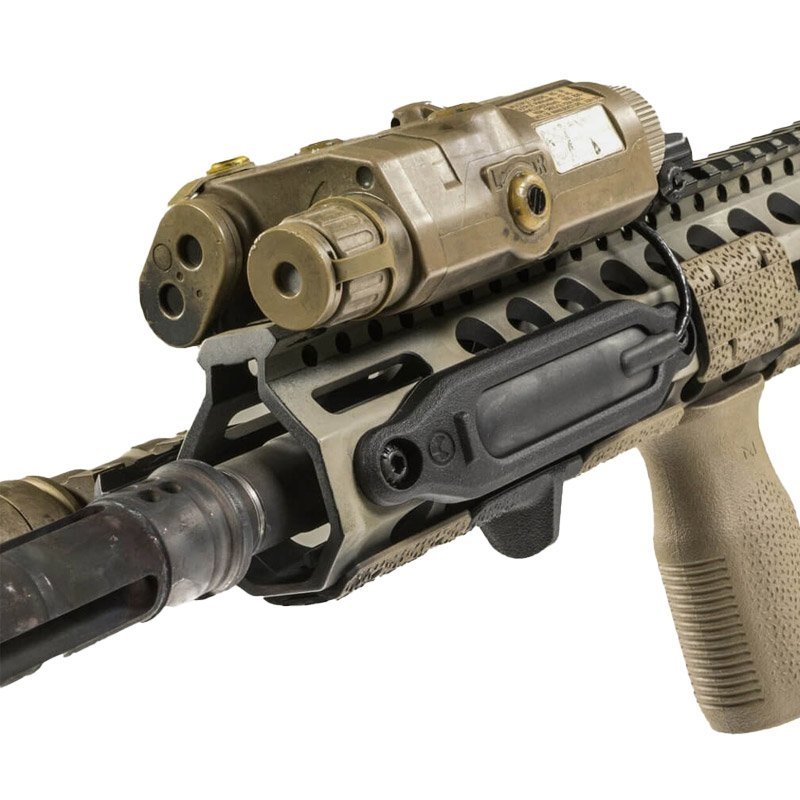 Plaque de montage M-LOK Magpul pour interrupteur à bande Insight PEQ en polymère