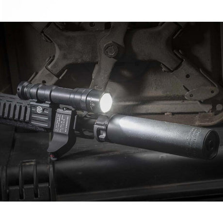 Lampe pour arme Surefire M600DF Dual Fuel Scout Light 1500 lumens rechargeable