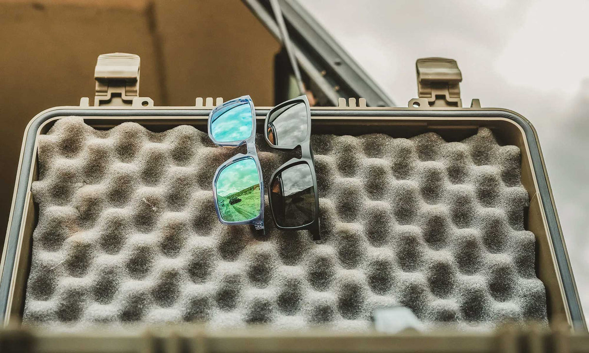 Lunettes de protection Wiley X WX Axe ANSI Z87.1 verres polarisés Captivate miroir gris translucide